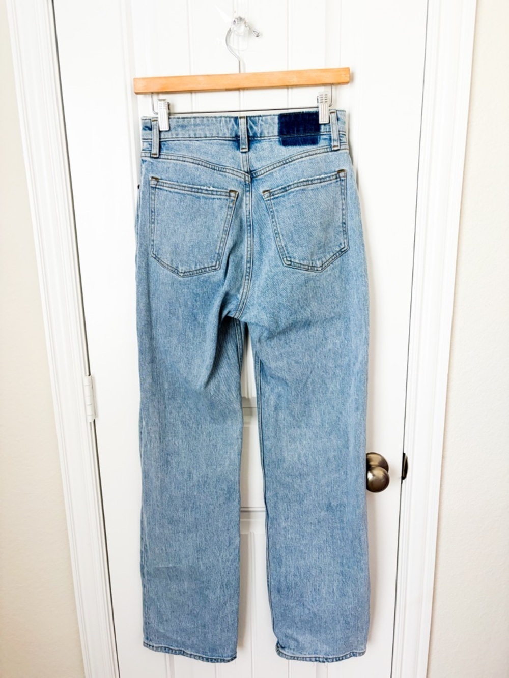 Abercrombie & Fitch The 90s Relaxed Jean High Rise Light Wash Size 26 - Picture 2 of 2